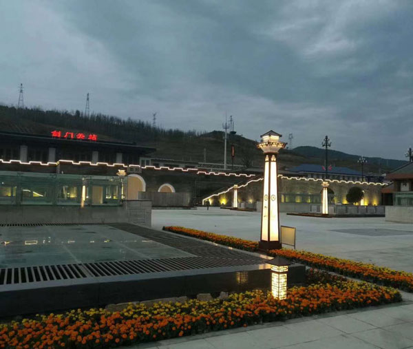 劍門關(guān)高鐵站廣場景觀燈案例