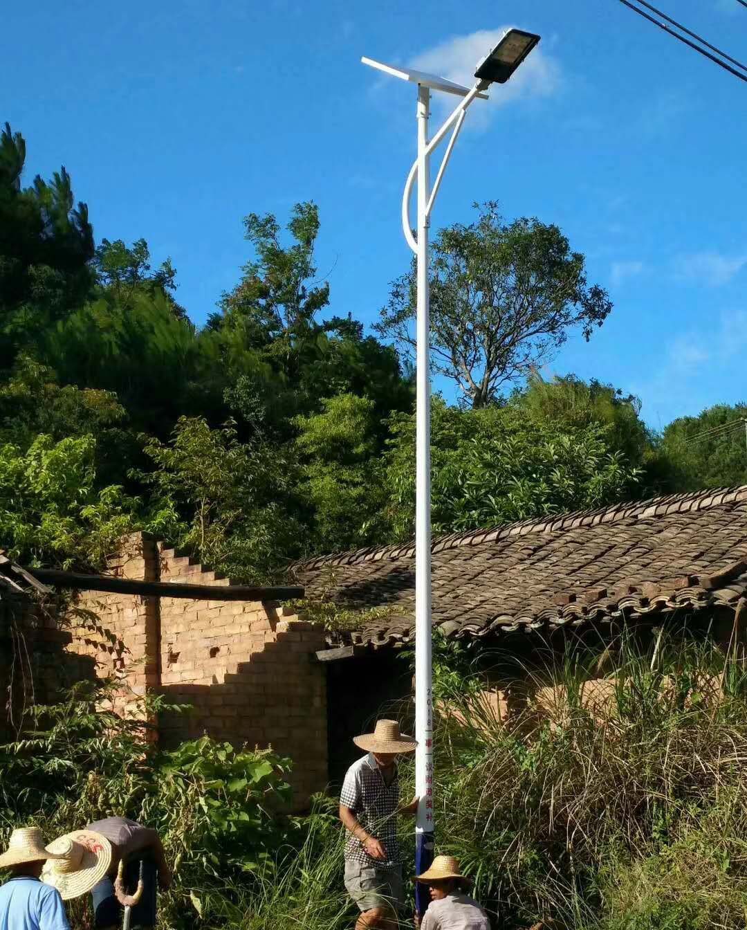 湖南永州新農(nóng)村建設(shè)太陽能路燈工程施工紀(jì)實 湖南永州新農(nóng)村建設(shè)太陽能路燈工程施工紀(jì)實